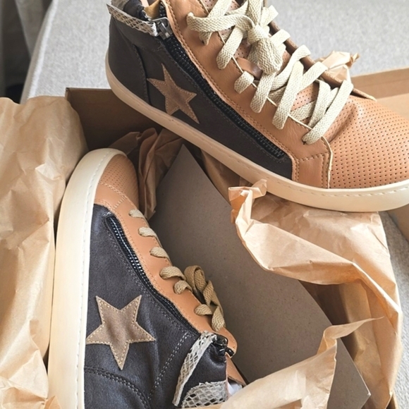 Mi.iM Elle Dark Gray Leather Lace-up High Top Star Sneakers - Picture 16 of 16